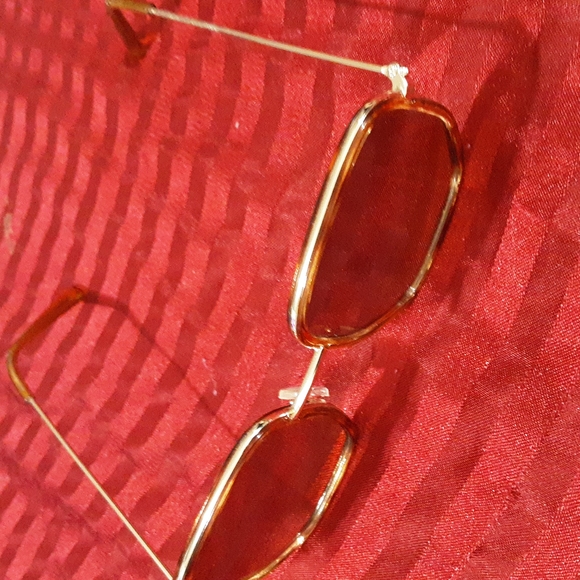Sun glasses - Picture 3 of 4